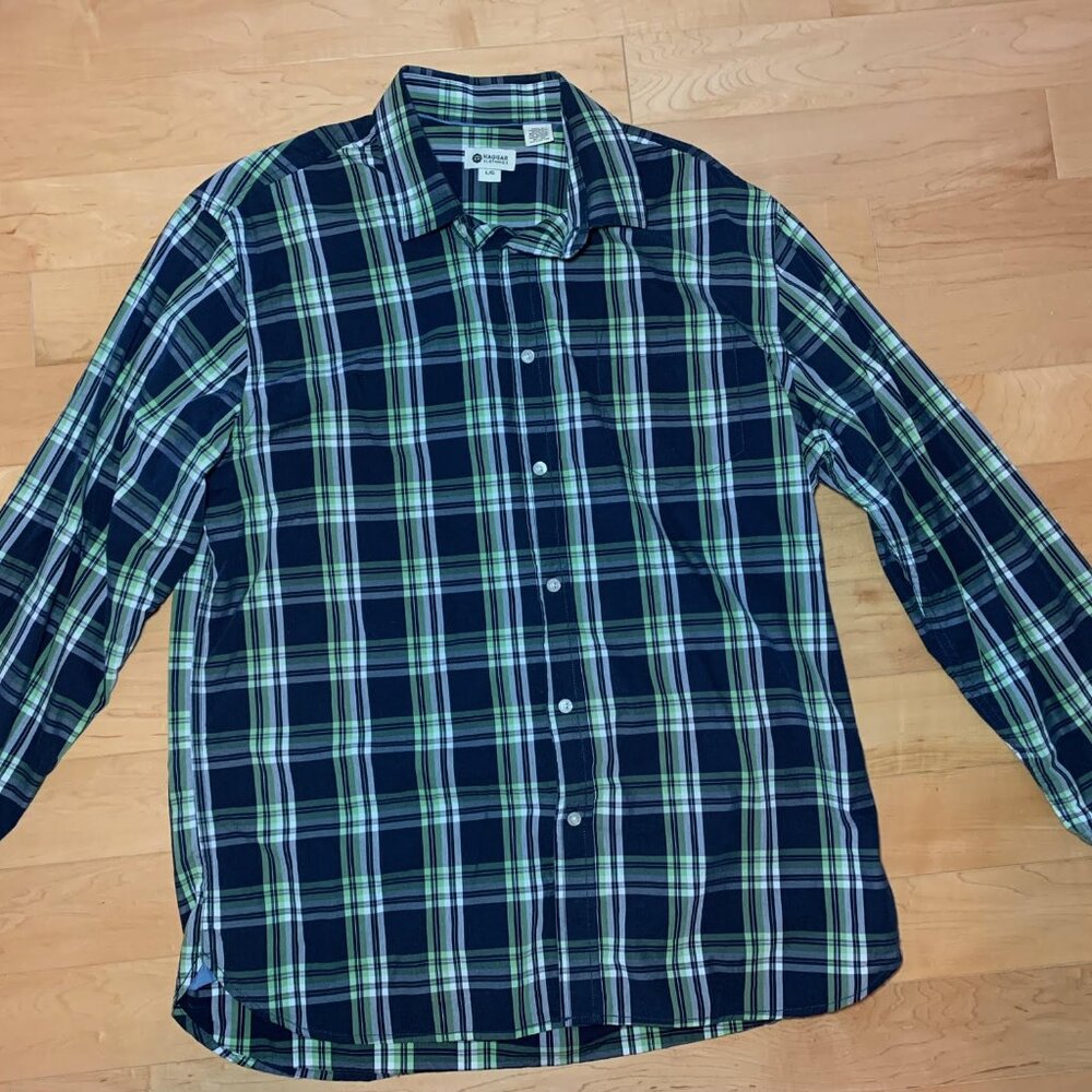 Like new navy blue plaid Haggar men's long sleeve shirt